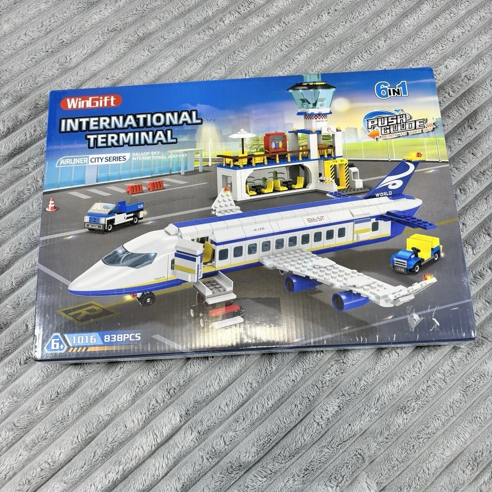 WinGift Passenger‎ Airplane 1016Pcs International Airport 6in1 factory sealed